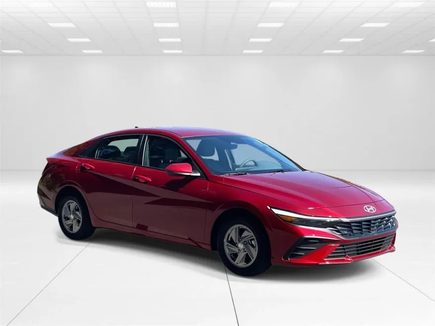 2025 Hyundai Elantra SE photo 1