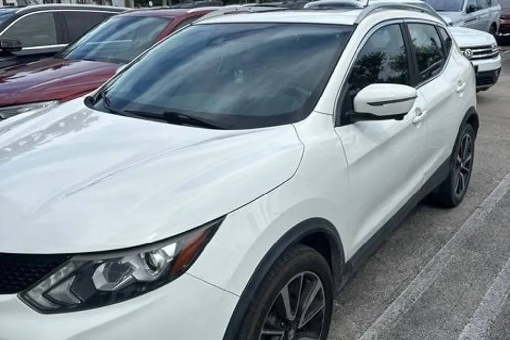 2017 Nissan Rogue Sport SL photo 1