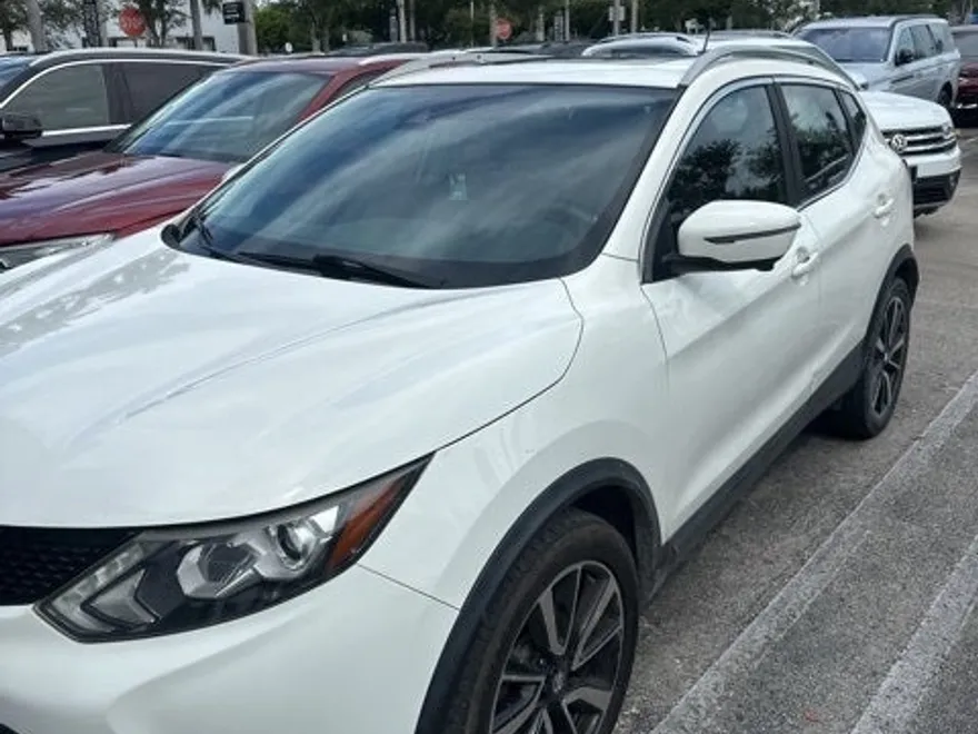 2017 Nissan Rogue Sport SL photo 1