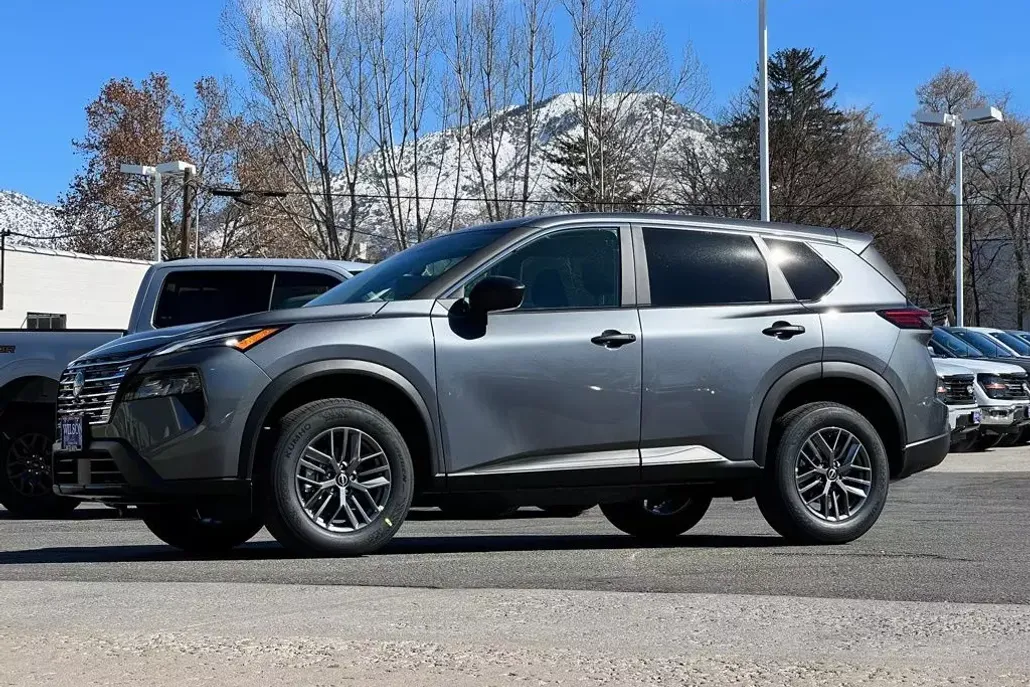 2025 Nissan Rogue S photo 1