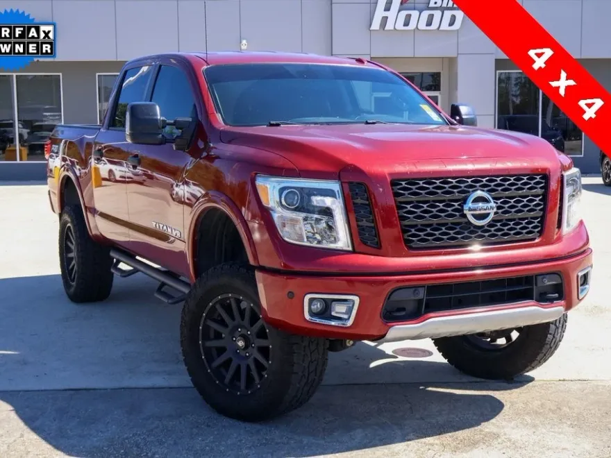 2018 Nissan Titan PRO-4X photo 1
