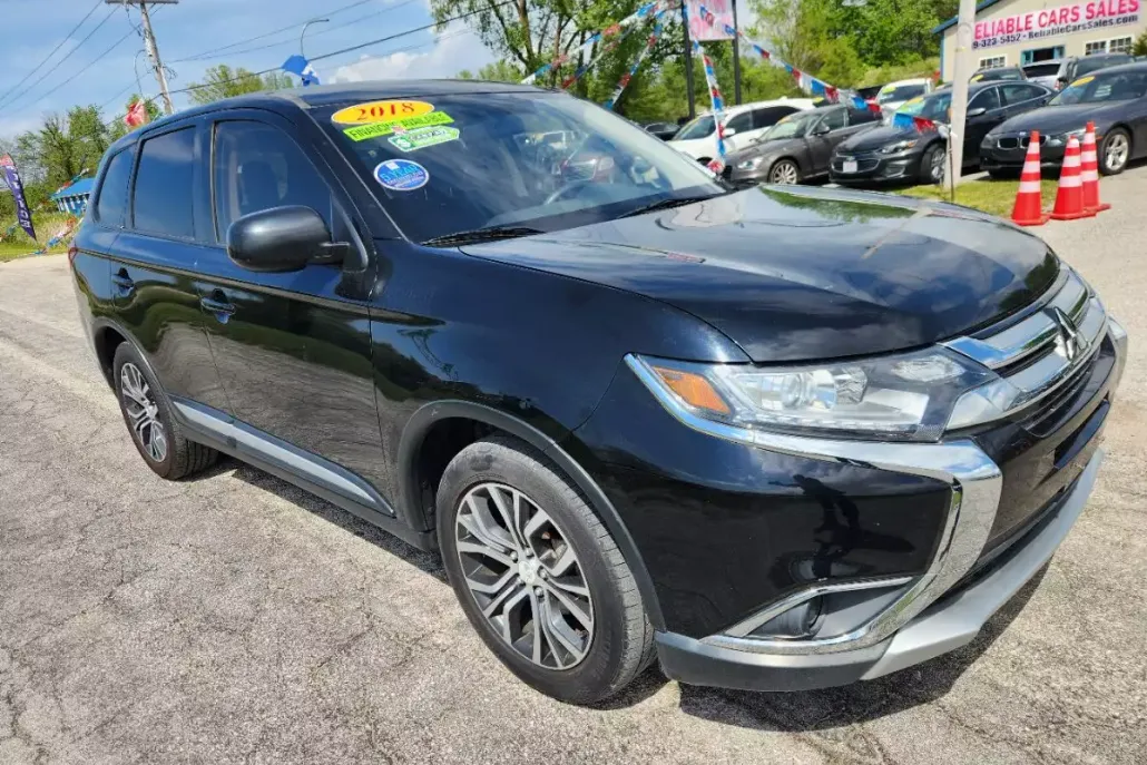 2018 Mitsubishi Outlander ES photo 1