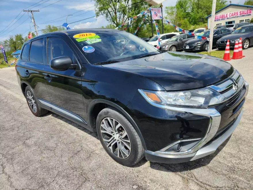 2018 Mitsubishi Outlander ES photo 1