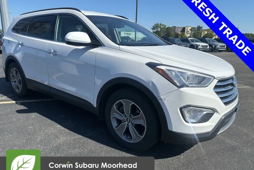 2016 Hyundai Santa Fe SE photo 1