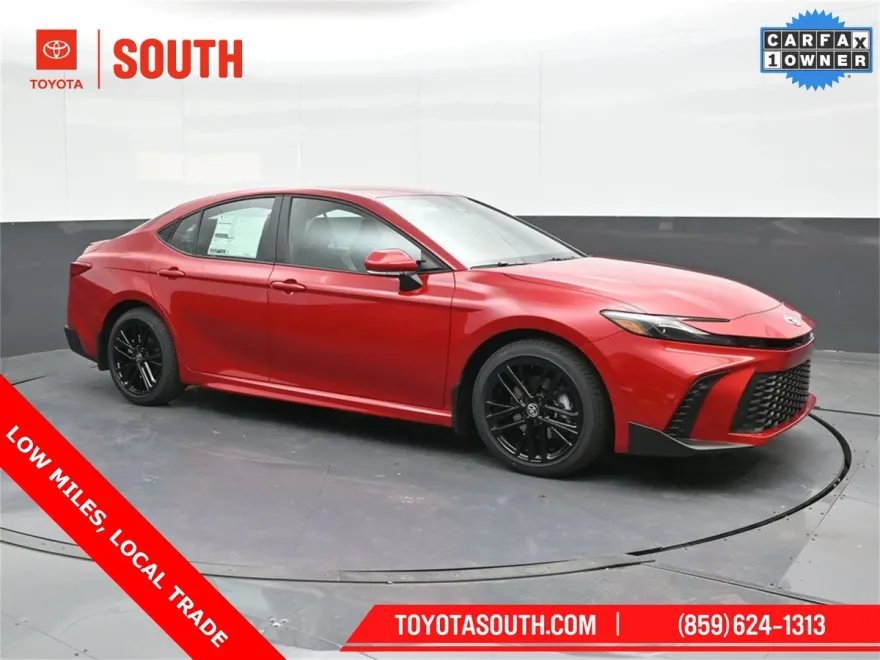 2025 Toyota Camry SE photo 1