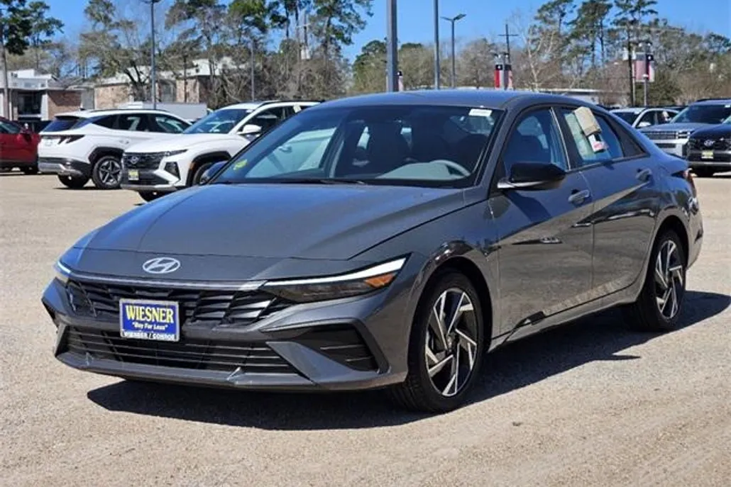 2025 Hyundai Elantra SEL Sport photo 1