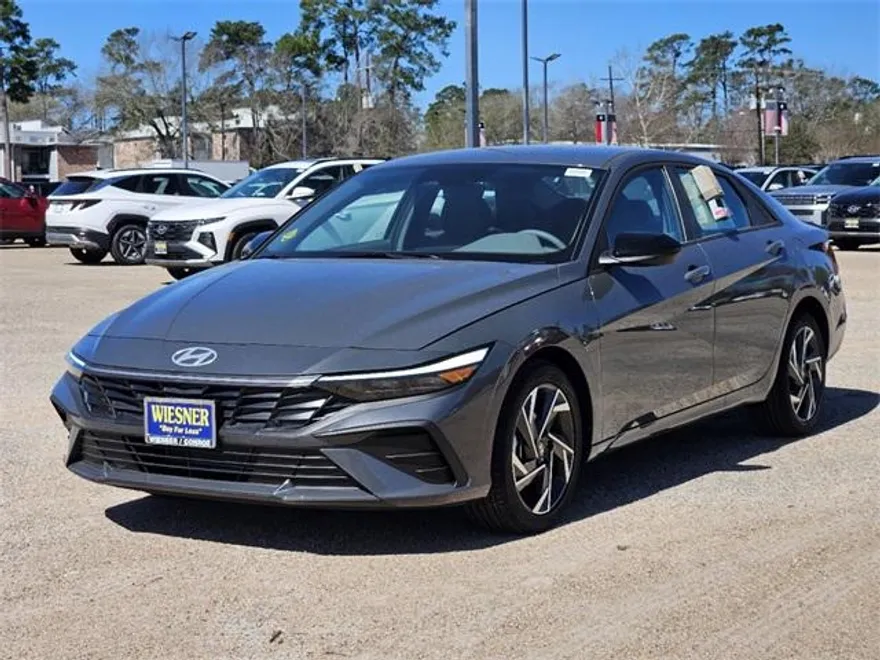 2025 Hyundai Elantra SEL Sport photo 1