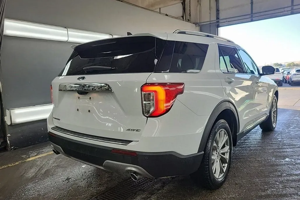2023 Ford Explorer Limited photo 1