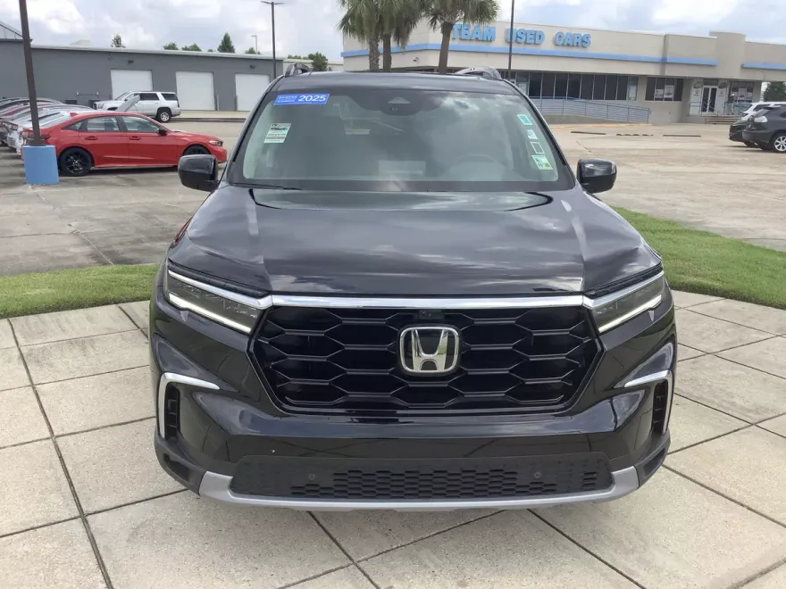 2025 Honda Pilot Elite photo 1