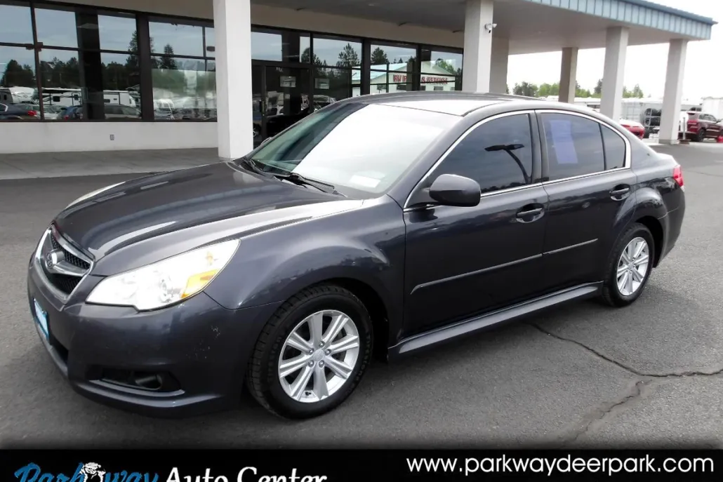 2010 Subaru Legacy Premium photo 1