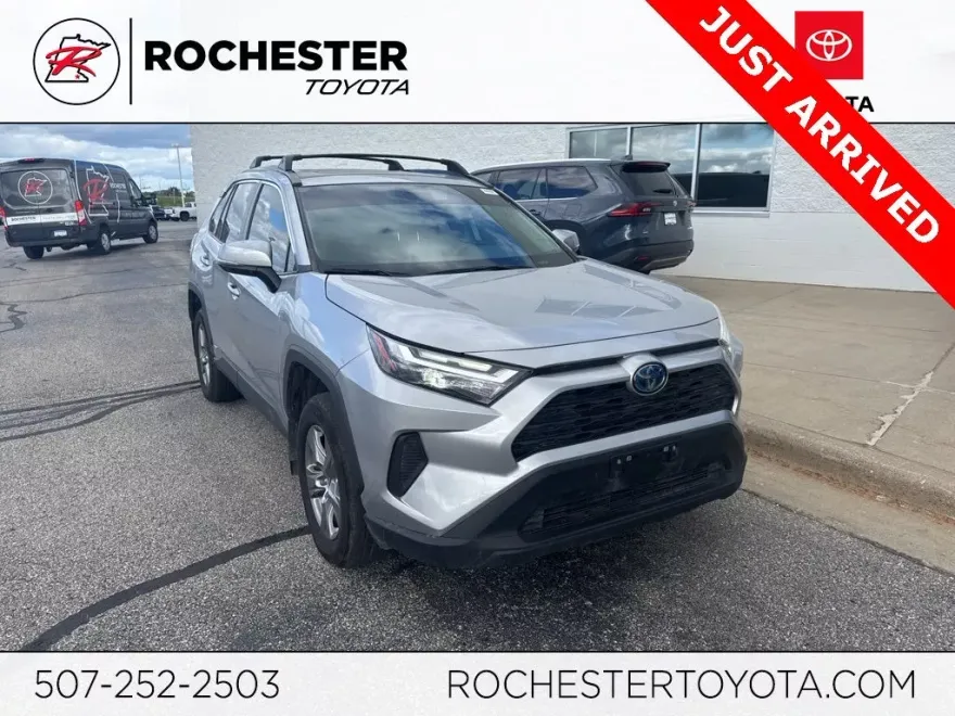 2024 Toyota RAV4 Hybrid XLE photo 1