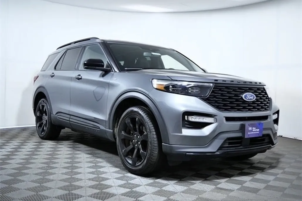 2023 Ford Explorer ST-Line photo 1