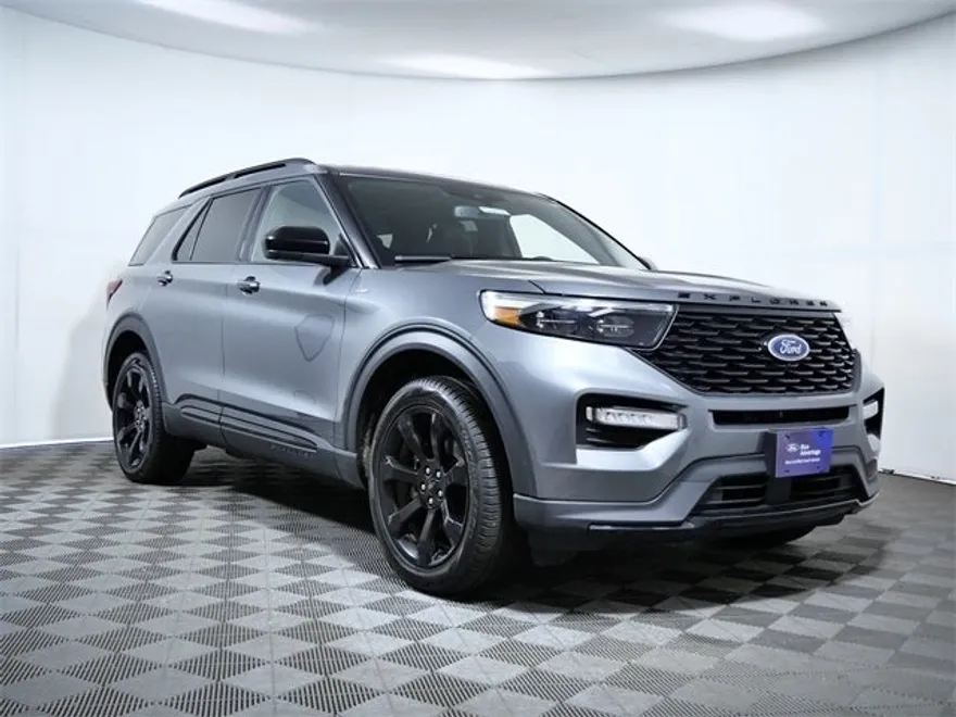 2023 Ford Explorer ST-Line photo 1