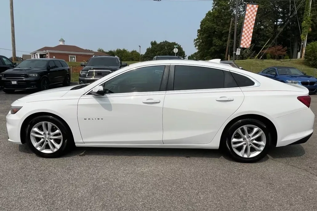 2018 Chevrolet Malibu 1LT photo 1