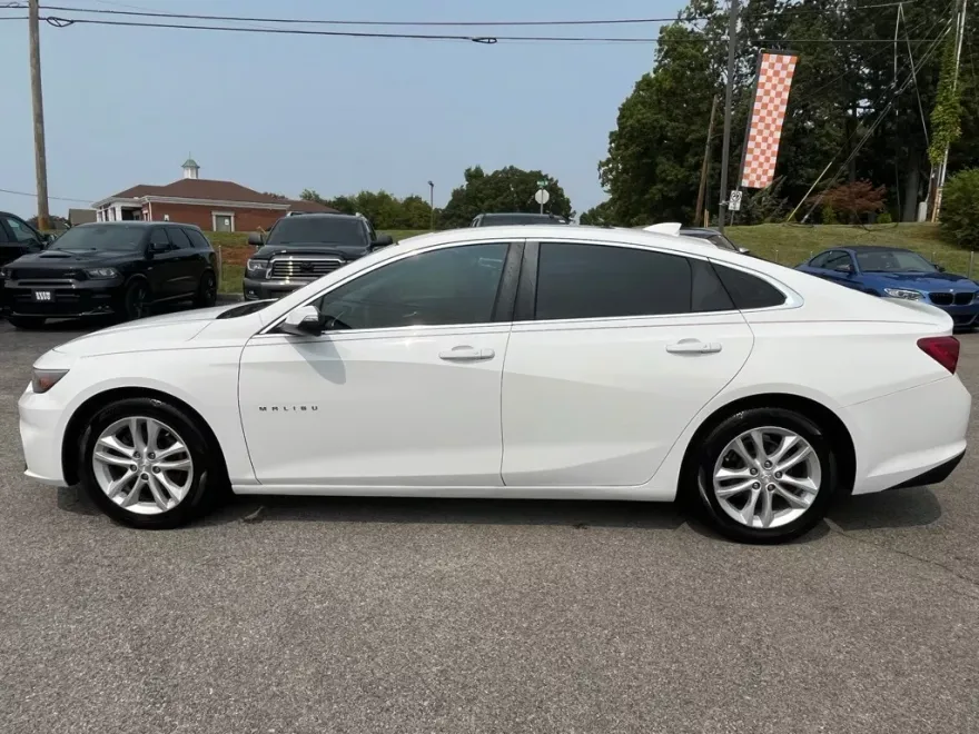 2018 Chevrolet Malibu 1LT photo 1