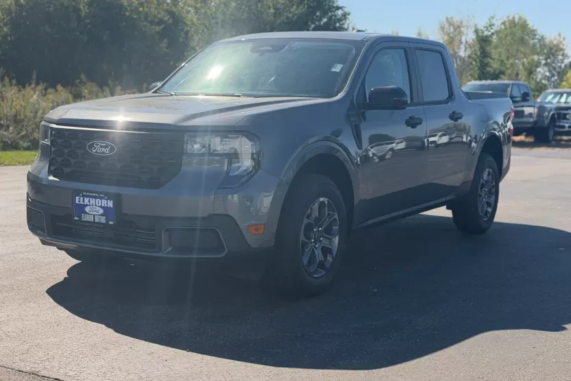 2025 Ford Maverick XLT photo 1