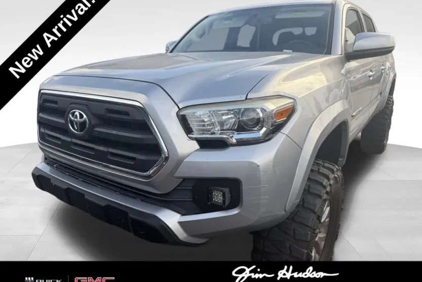 2017 Toyota Tacoma SR5 TRD Sport photo 1