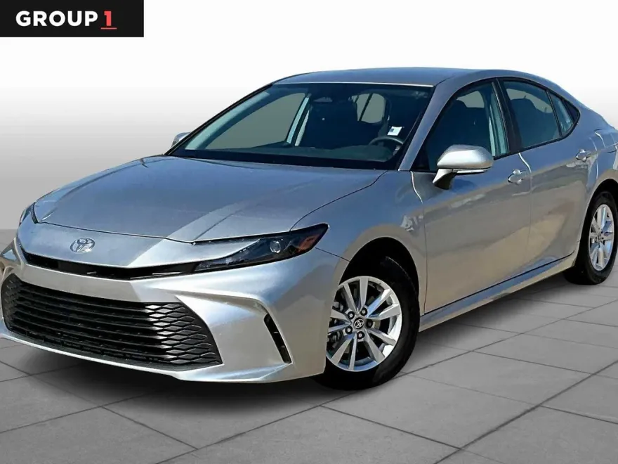 2025 Toyota Camry LE photo 1