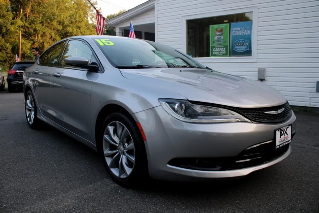 2015 Chrysler 200 S photo 1
