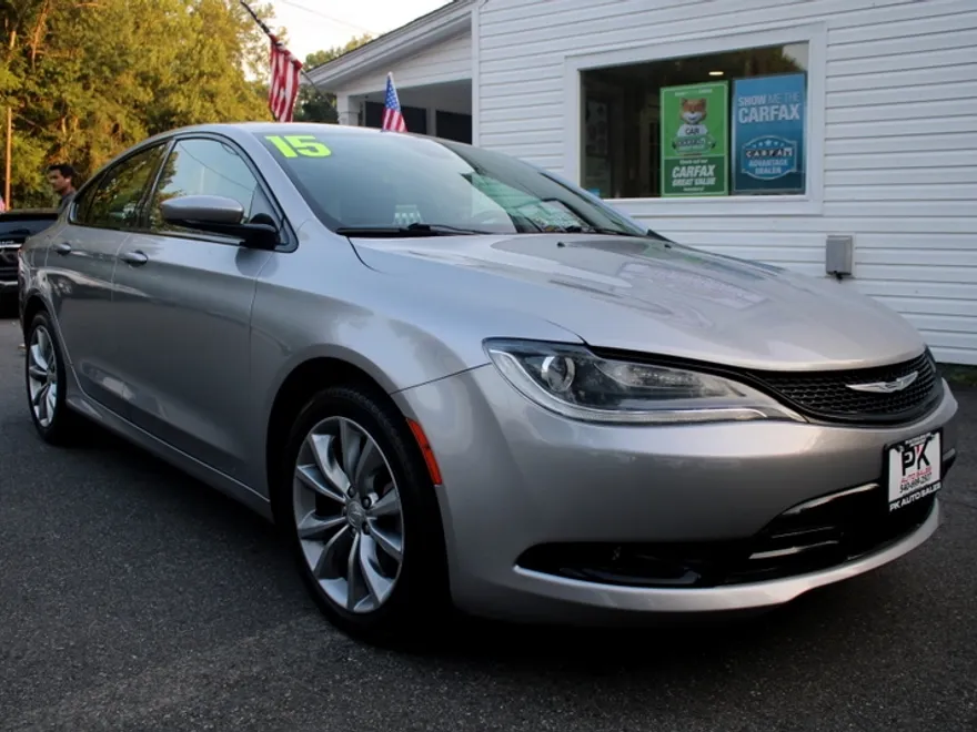 2015 Chrysler 200 S photo 1