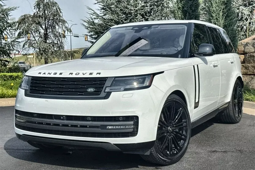 2023 Land Rover Range Rover SE photo 1