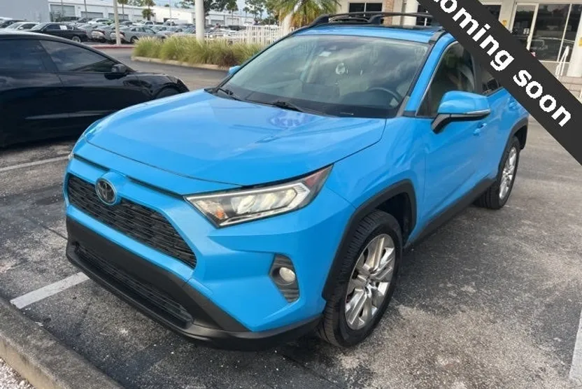 2019 Toyota RAV4 XLE Premium photo 1