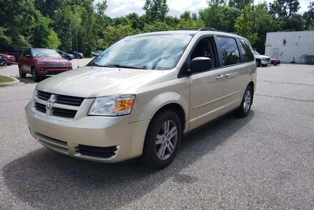 2010 Dodge Grand Caravan SE photo 1