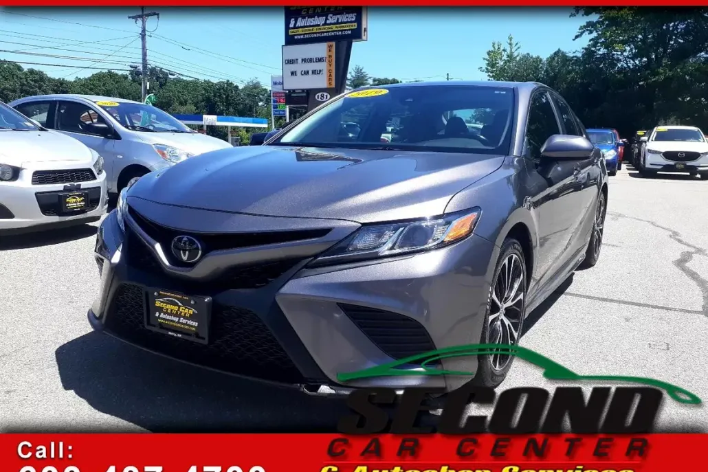 2019 Toyota Camry SE photo 1