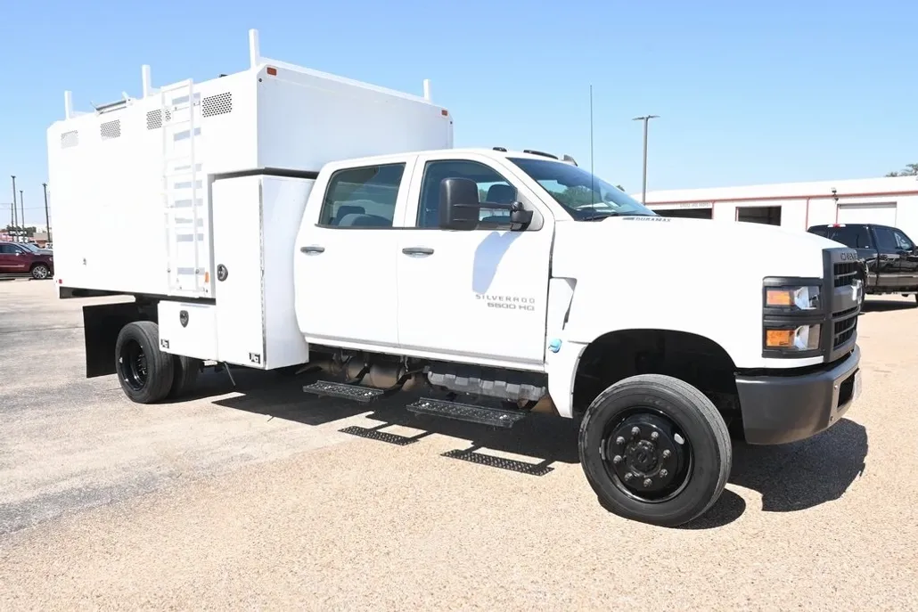 2023 Chevrolet Silverado 5500HD Work Truck photo 1