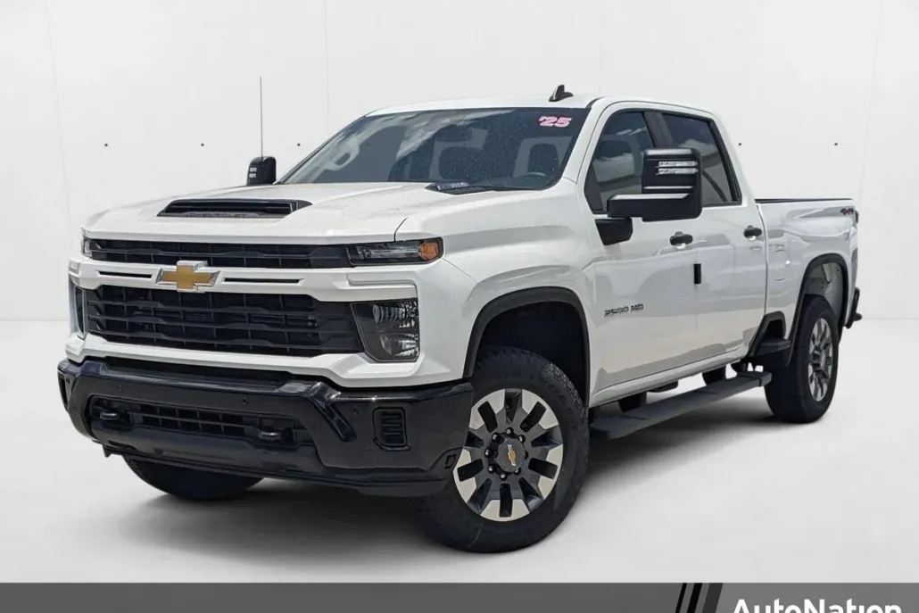 2025 Chevrolet Silverado 2500HD Custom photo 1