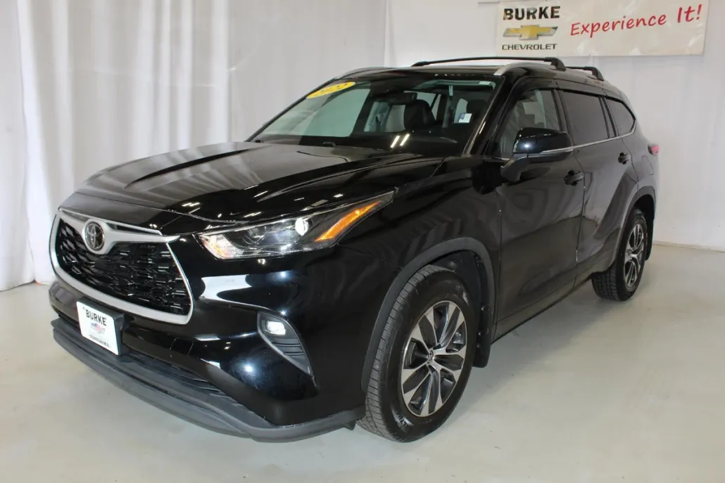 2022 Toyota Highlander XLE photo 1