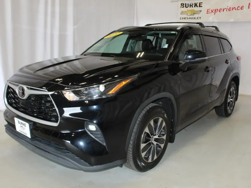 2022 Toyota Highlander XLE photo 1