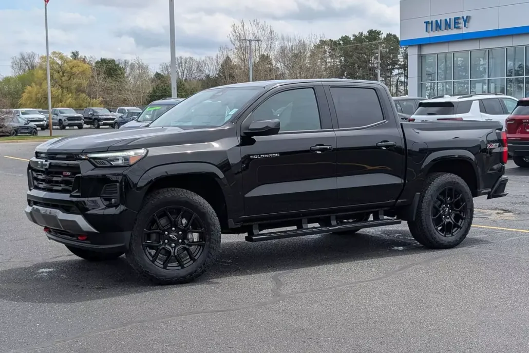2025 Chevrolet Colorado Z71 photo 1