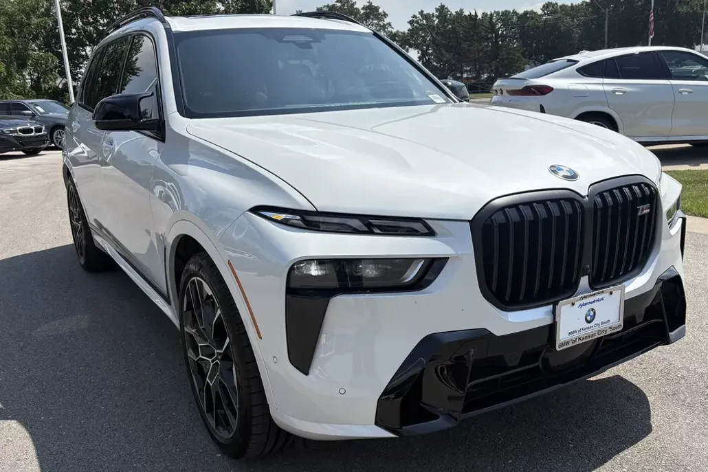 2023 Bmw X7 M60i photo 1