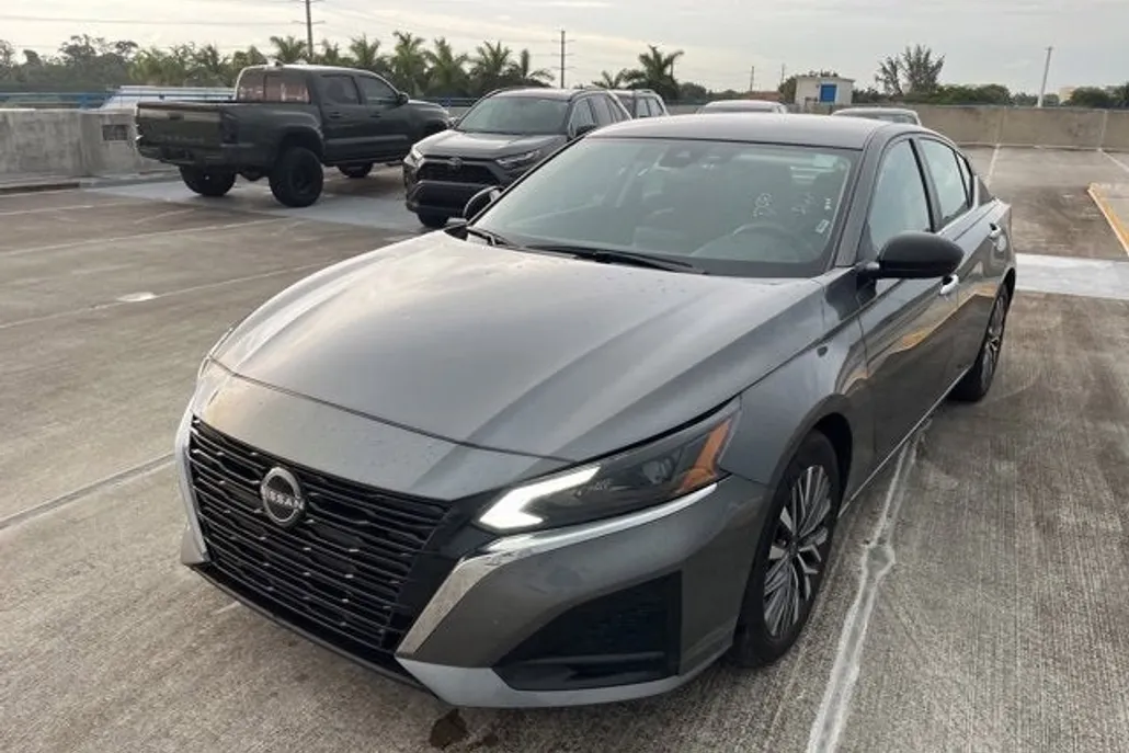 2024 Nissan Altima 2.5 SV photo 1