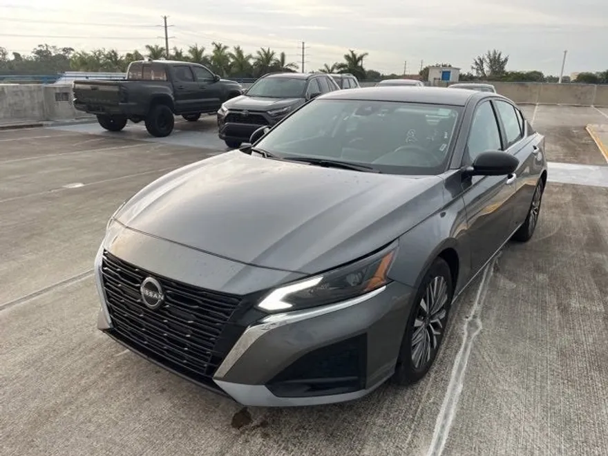 2024 Nissan Altima 2.5 SV photo 1