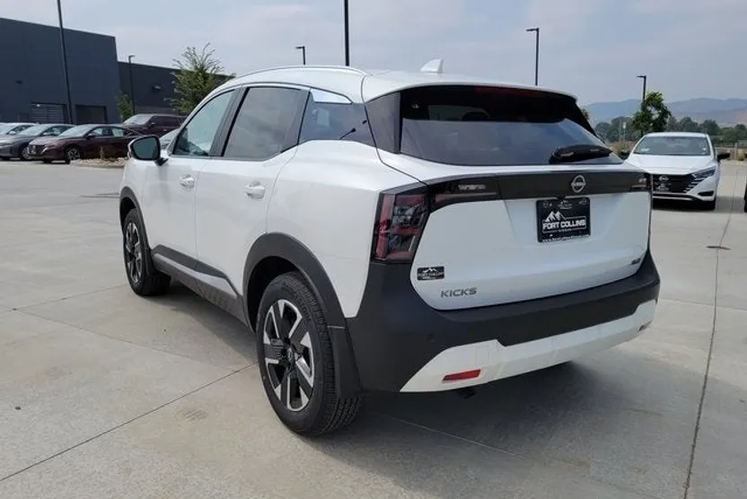 2025 Nissan Kicks SV photo 1