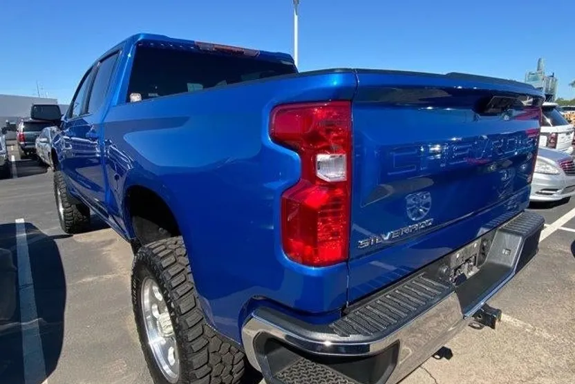 2022 Chevrolet Silverado 1500 LT photo 1