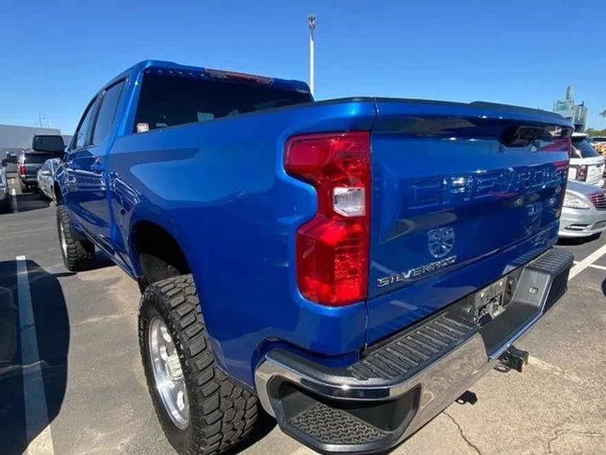 2022 Chevrolet Silverado 1500 LT photo 1