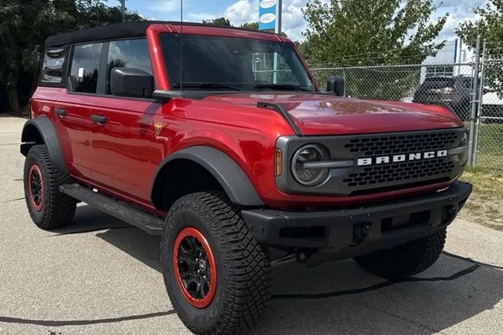 2024 Ford Bronco Badlands photo 1