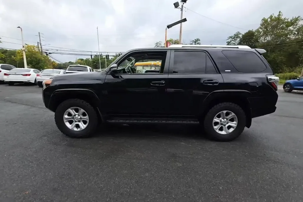 2016 Toyota 4Runner SR5 4WD photo 1
