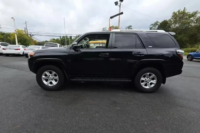 2016 Toyota 4Runner SR5 4WD photo 1