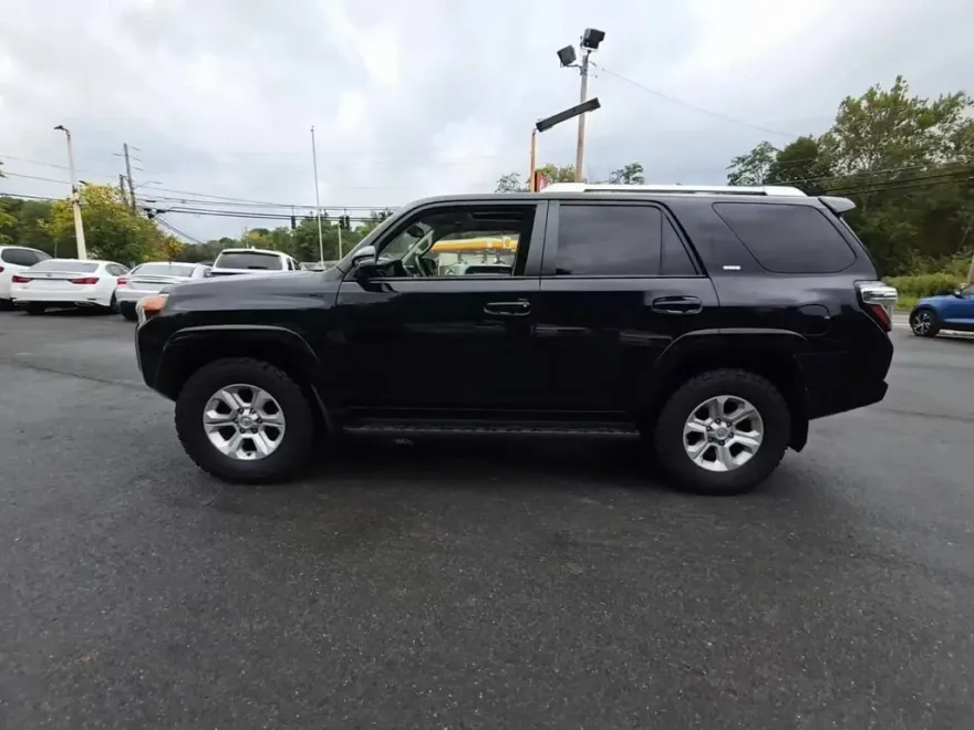 2016 Toyota 4Runner SR5 4WD photo 1