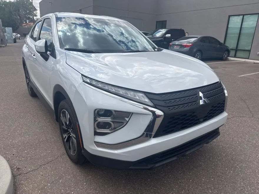 2024 Mitsubishi Eclipse Cross SE photo 1