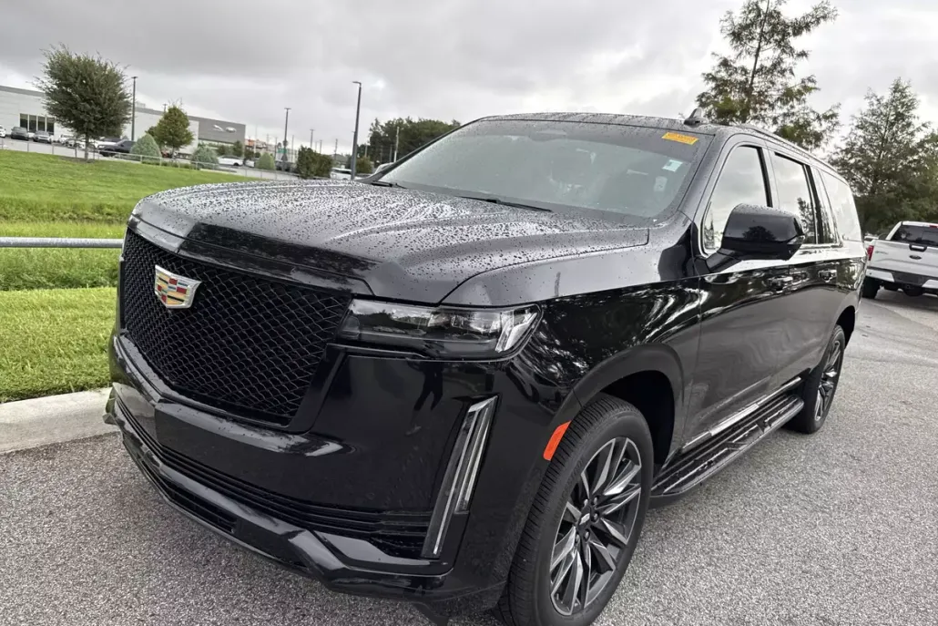 2023 Cadillac Escalade ESV Sport photo 1