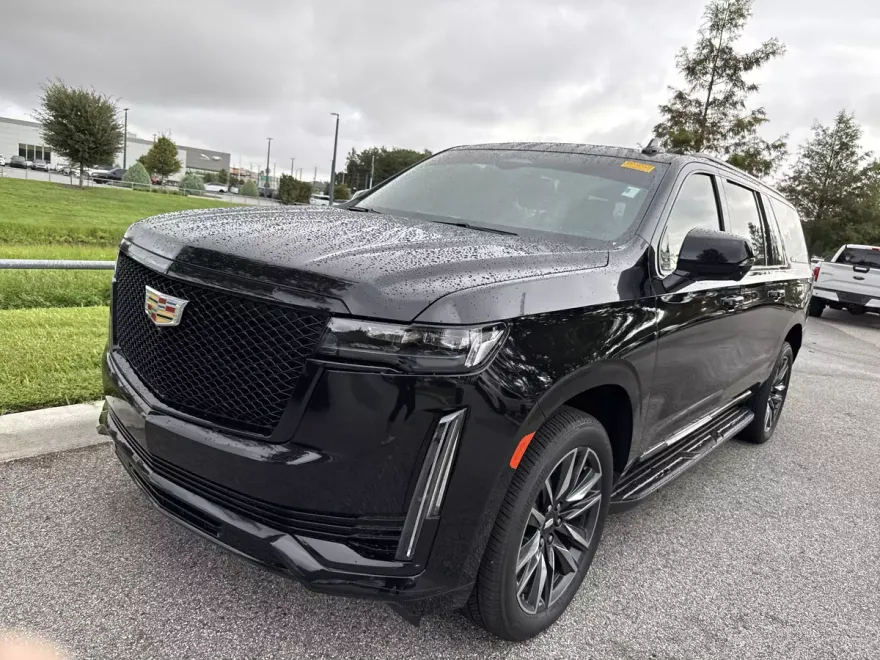 2023 Cadillac Escalade ESV Sport photo 1