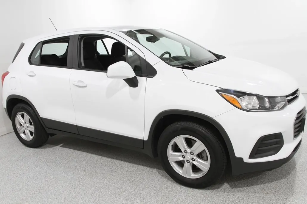 2019 Chevrolet Trax LS photo 1