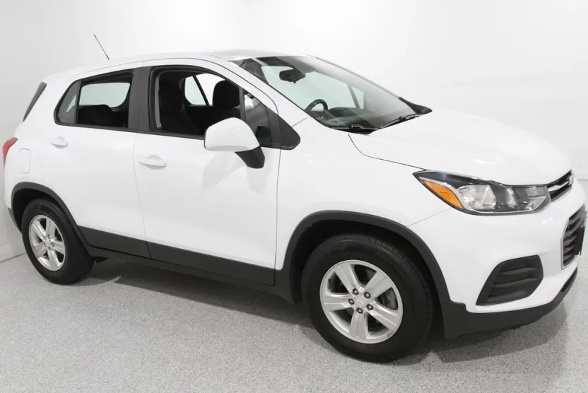 2019 Chevrolet Trax LS photo 1