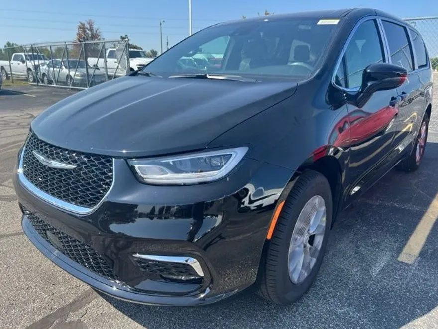 2026 Chrysler Pacifica photo 1