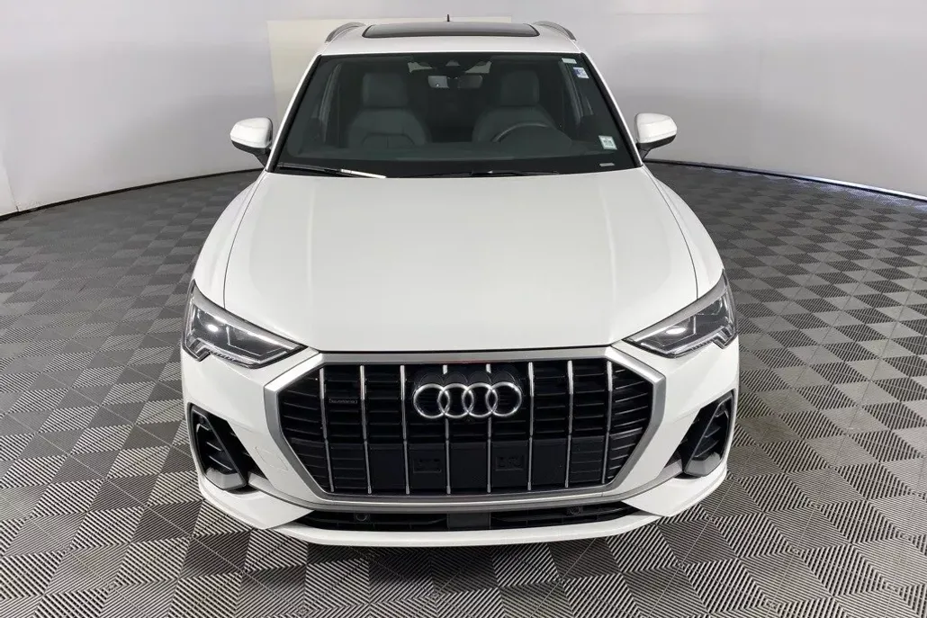 2024 Audi Q3 45 TFSI S line Premium photo 1
